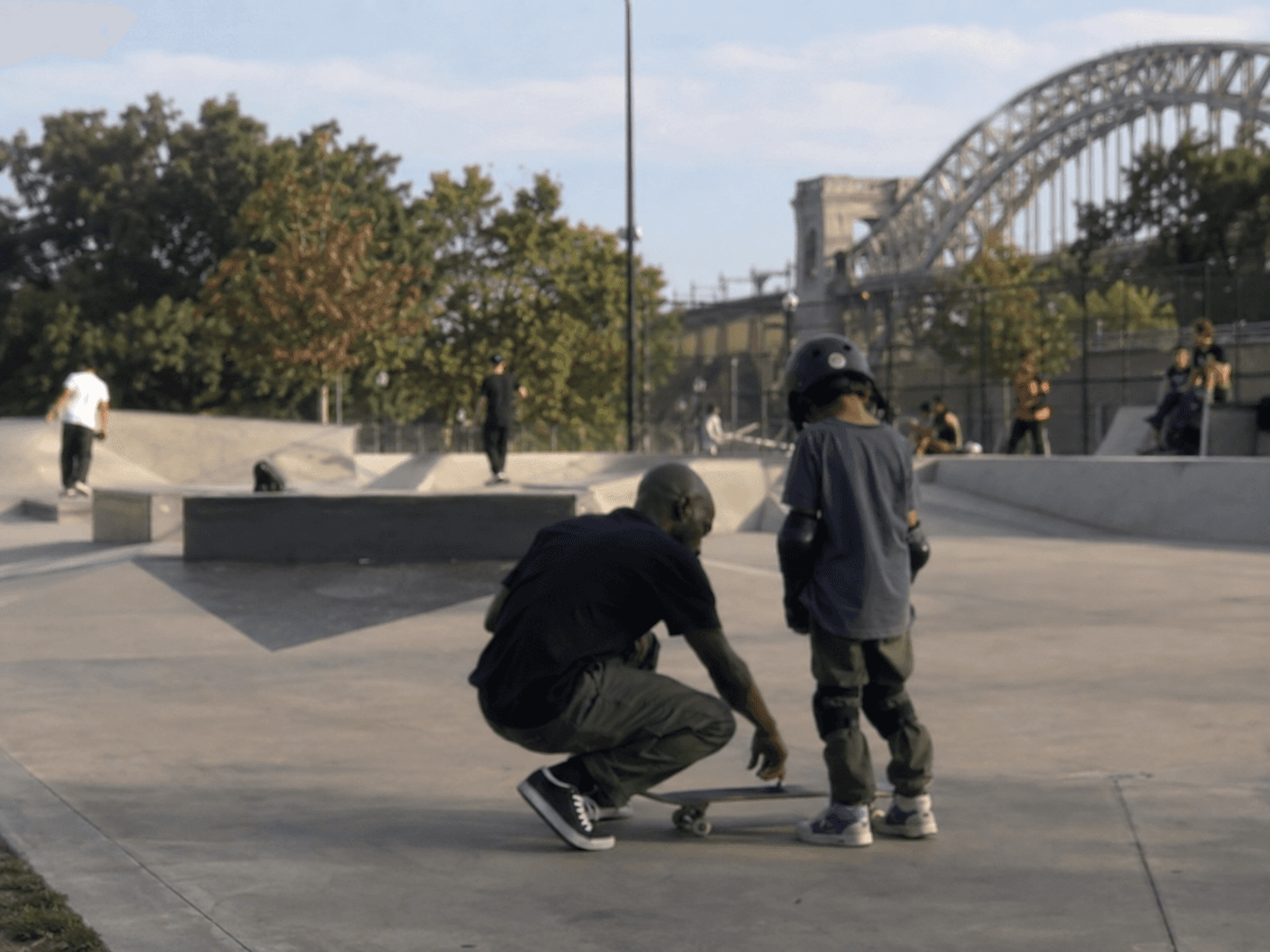 Leon Toppin teaching a young skater one-on-one at Astoria Park